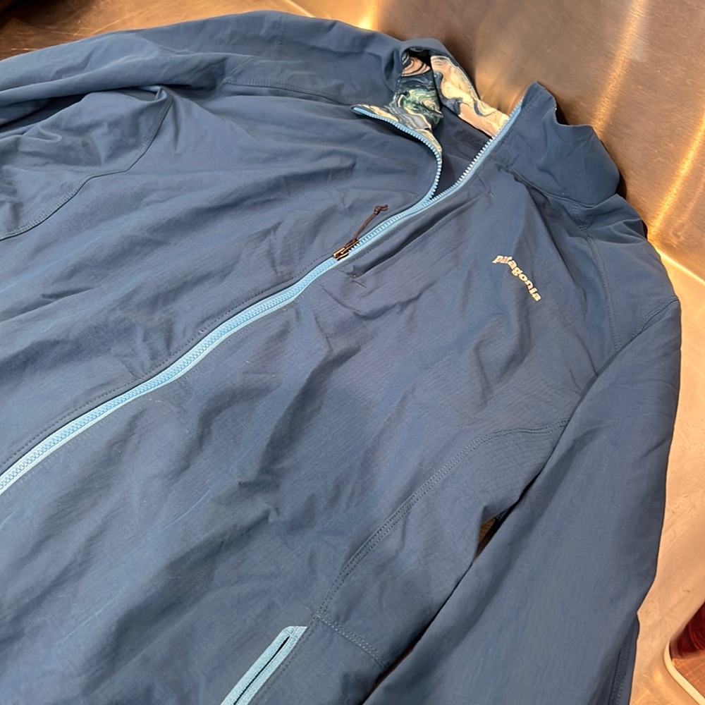 Patagonia windbreaker